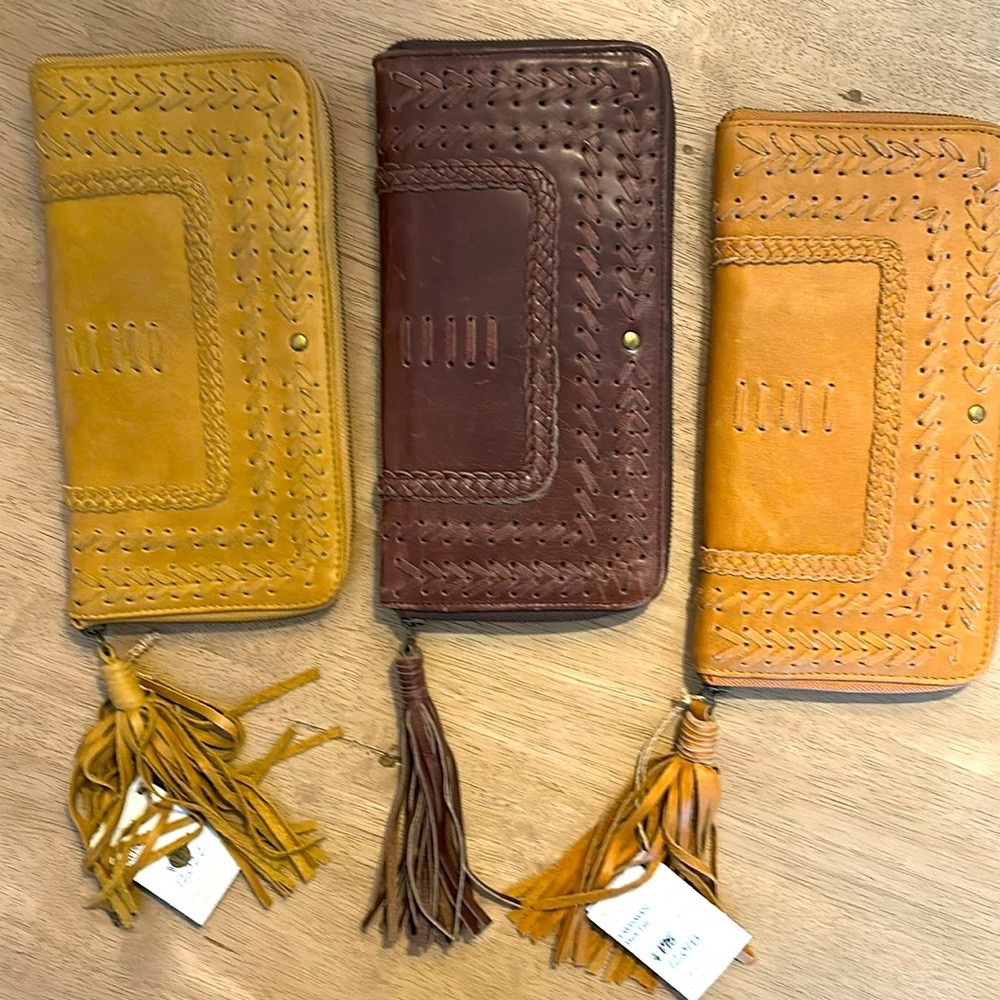 NWT ELF  Zipper Leather Wallet 2 Colors to choose from light or dark tan